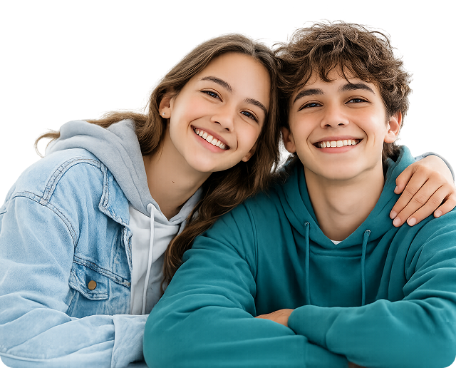 Deux adolescents souriants illustrant l’orthodontie pour adolescents